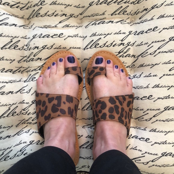 🌻Leopard slip on flats - Picture 2 of 4